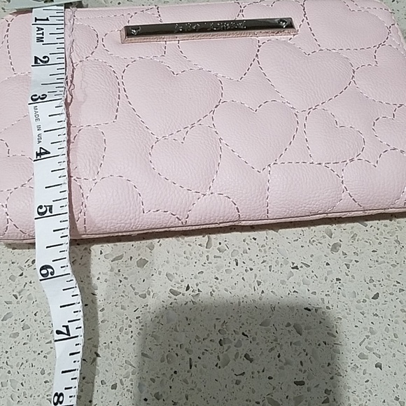 Nwt Betsey Johnson quilted wristlet - Picture 5 of 5
